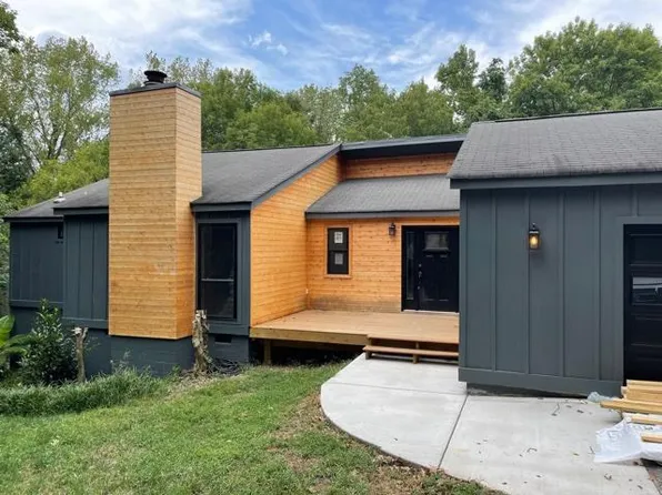 9932 Four Mile Creek Rd, Charlotte, NC 28277