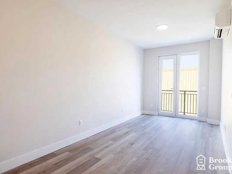 1711 Hancock St #410 — Photo 5