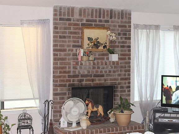 5th image of 7613 Cornell Dr