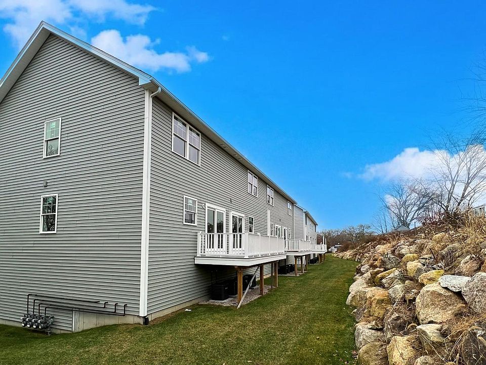 83 Pulaski St, West Warwick, RI 02893 Zillow