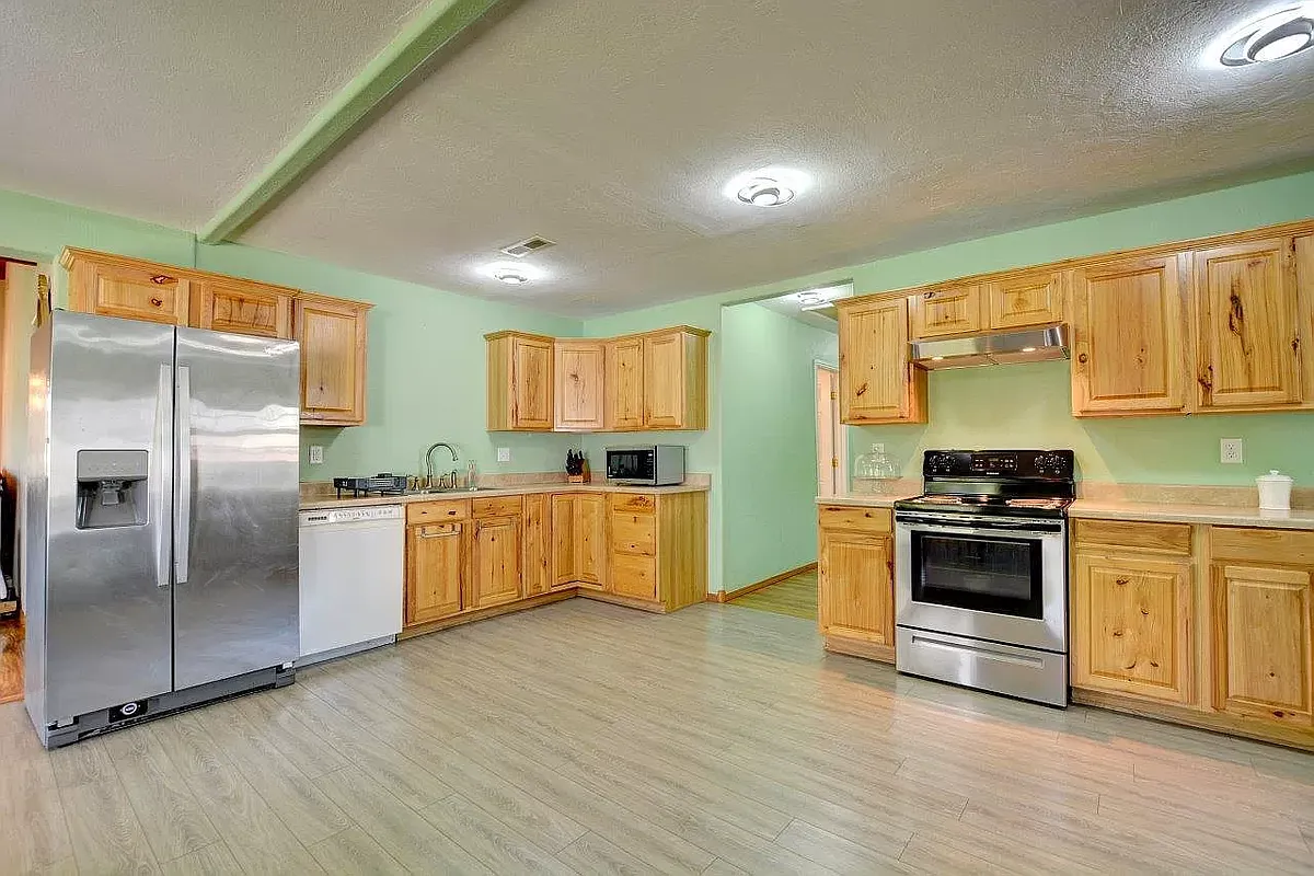 Building Photo - 155 Reager St