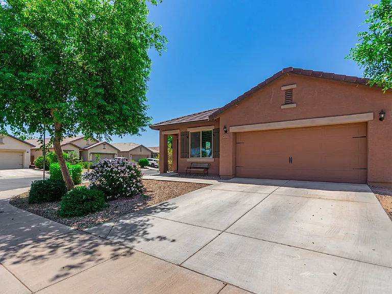 41177 W Lucera Ln — Photo 2