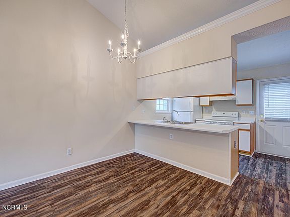 5th image of 4308 Jasmine Cove Way