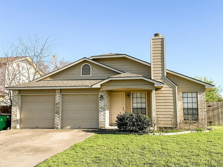 812 Primrose Ln — Photo 1