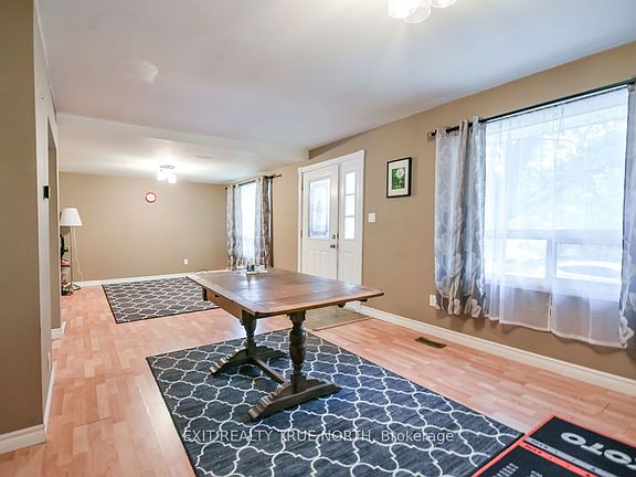 3rd image of 130 Sydenham St
