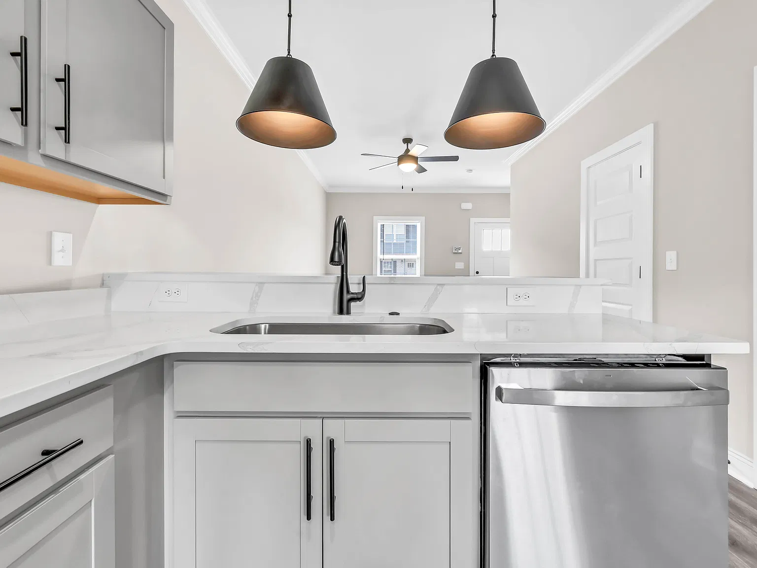 2 bed, 2.5 bath, 1050 sqft, $1,295 — Photo 4