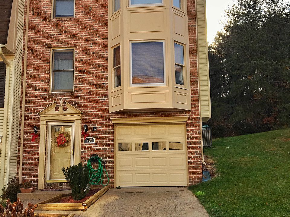 1st image of 207 Sunny Hill Ct