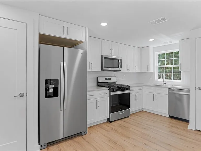 237 N Howard St NE #3 — Photo 6