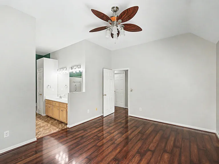 816 Carlisle Ct N — Photo 12