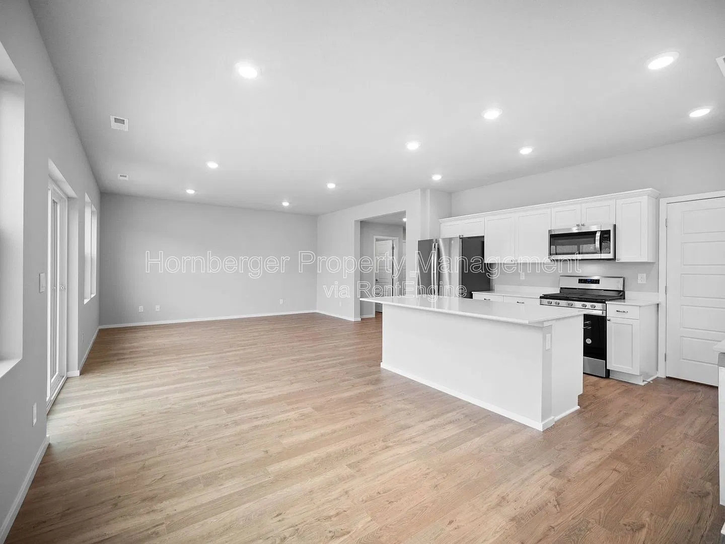 4 bed, 3.0 bath, 2054 sqft, $2,695 — Photo 4