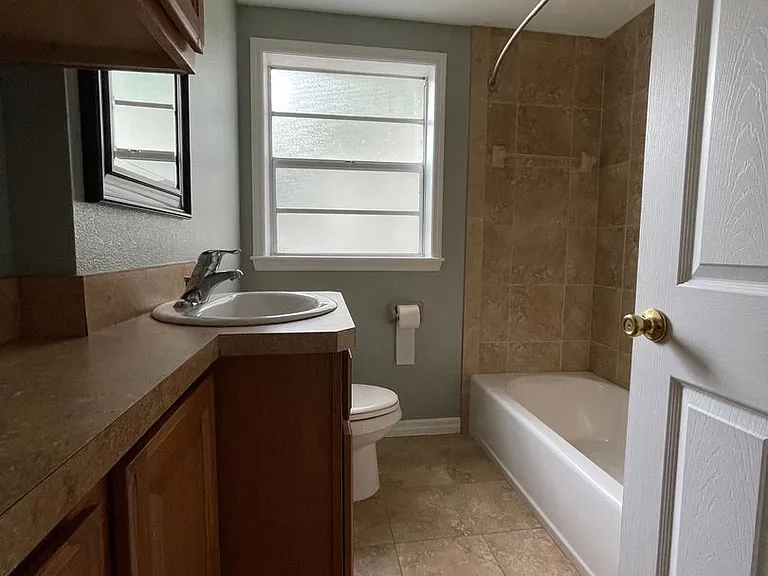 714 E Harwood St — Photo 32