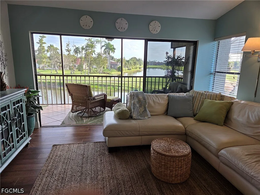 2 bed, 2.0 bath, 1174 sqft, $4,500 — Photo 3