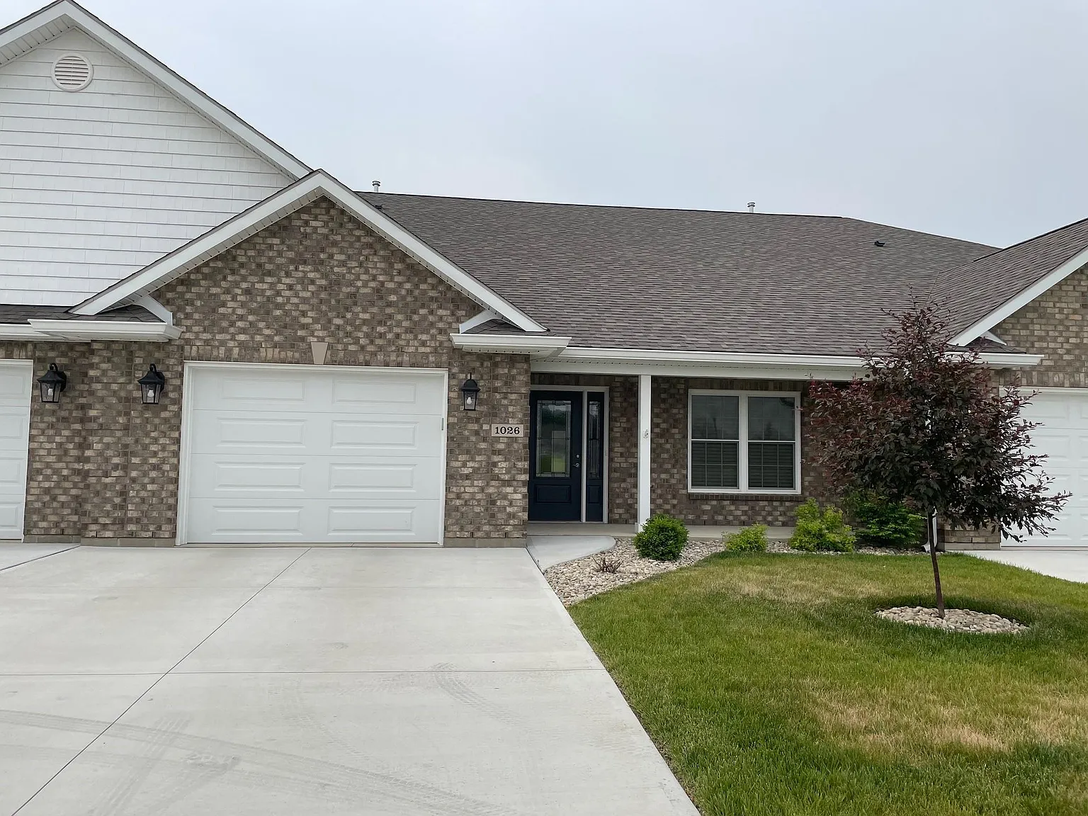 1026 E Bentley Cir photo 1