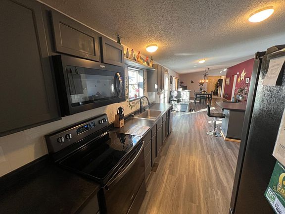 4th image of 121 3rd St