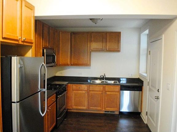 4th image of 4731 W Cornelia Ave #2E