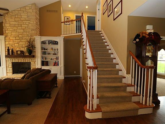 5th image of 883 Miamiridge Dr