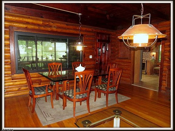 3rd image of 937 Edgewood Dr