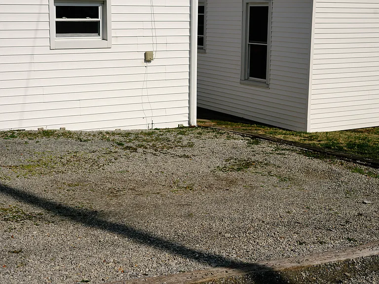 254 W College St — Photo 20