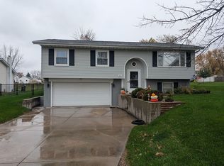 212 Palo Rd, Center Point, IA 52213