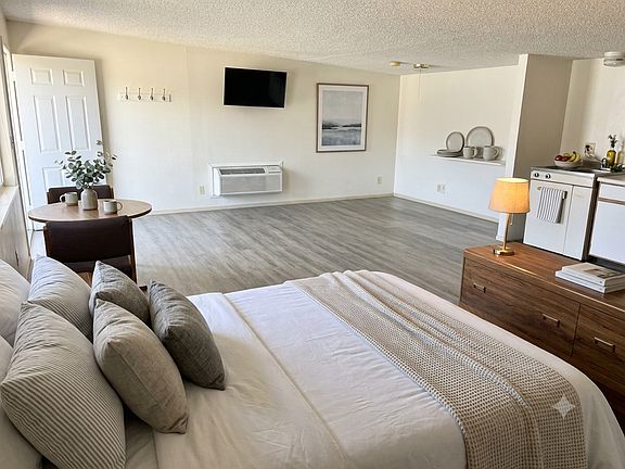 4th image of 216 3rd St #19