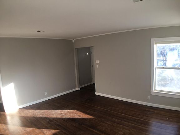 Front Room Looking Towards Entry