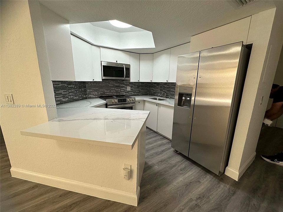 1st image of 8225 Lake Dr APT 203