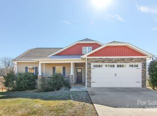 317 River Breeze Ln, Etowah, NC 28729