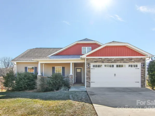 317 River Breeze Ln, Etowah, NC 28729