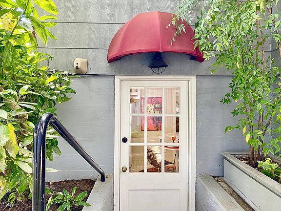 ADU private entrance