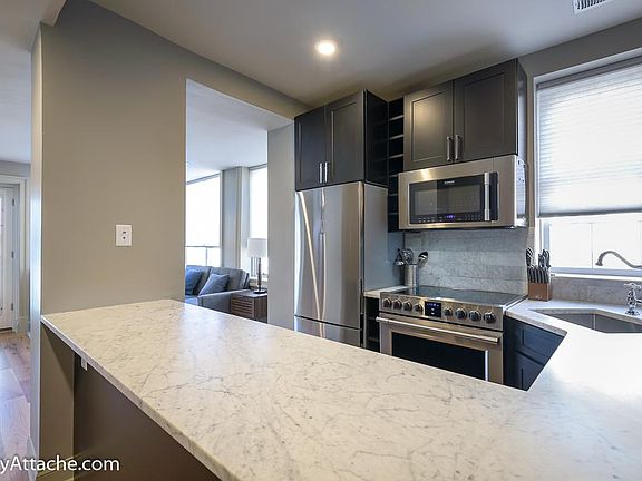 2nd image of 2100 Newport Pl NW APT 5