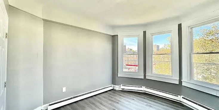 4 bed, 1.5 bath, 1200 sqft, $2,699 — Photo 4