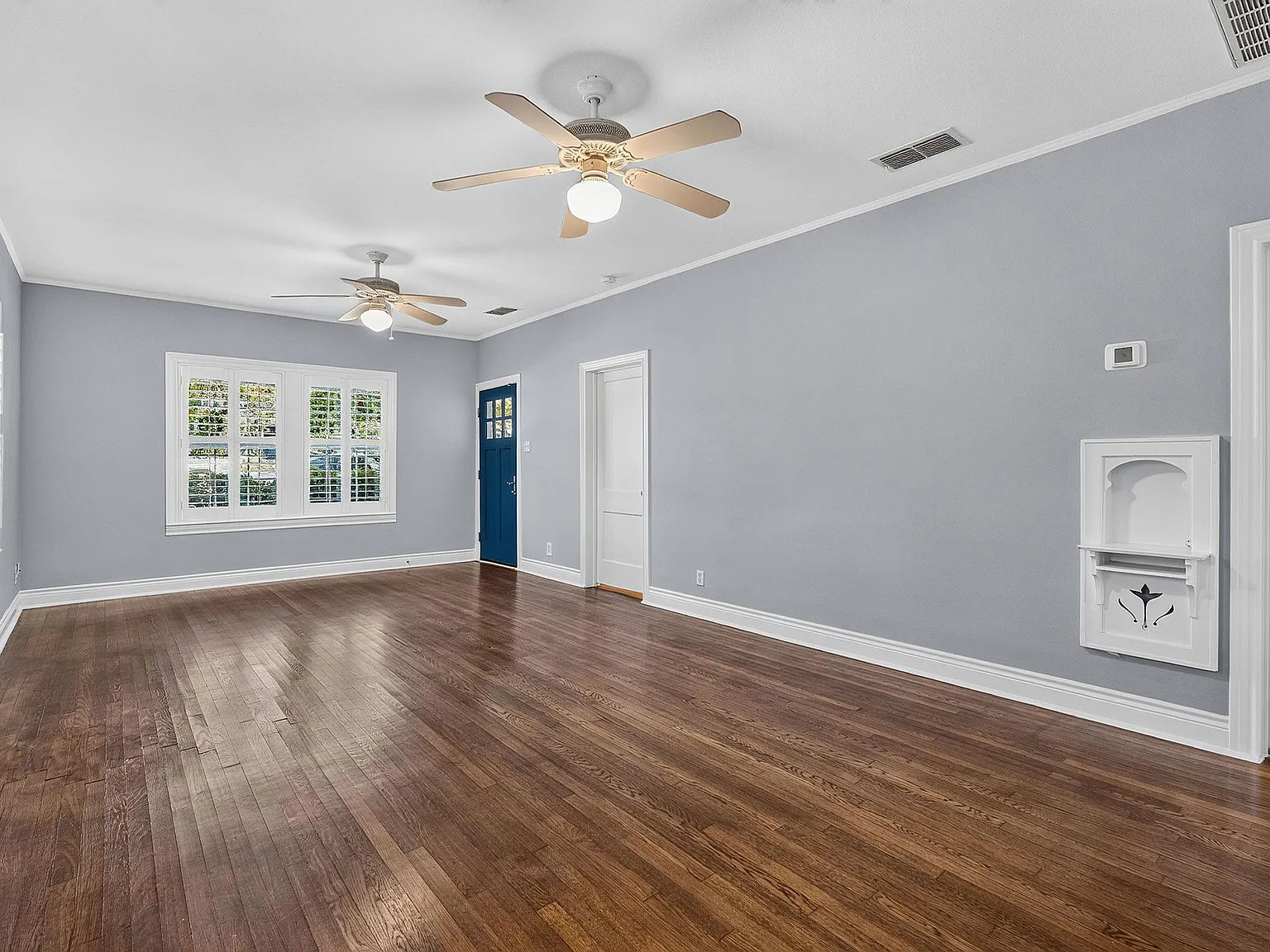3 bed, 2.0 bath, 1764 sqft, $5,250 — Photo 2