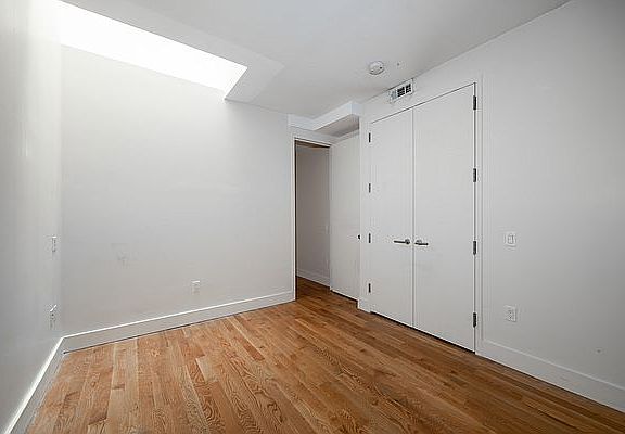 5th image of 1100 De Kalb Ave #2A