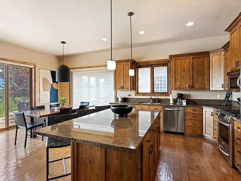 4378 Sunrise Dr — Photo 10