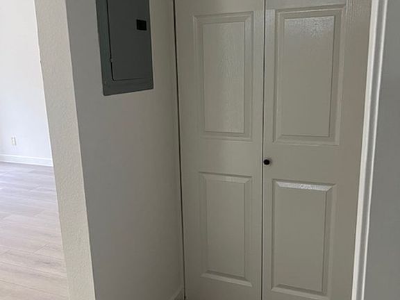 3rd image of 616 E Garfield Ave #622A