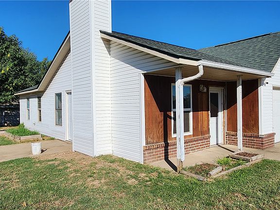 2nd image of 1275 Massey St