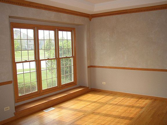3rd image of 721 W Thornwood Dr