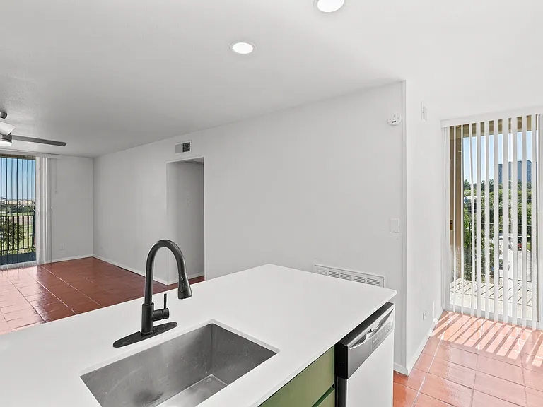 Four Oaks Apartments — Photo 26