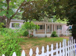 224 Honeybee Ln, Cave Junction, OR 97523