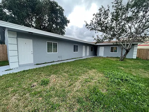 1109 NW 6th Ave Photo 1