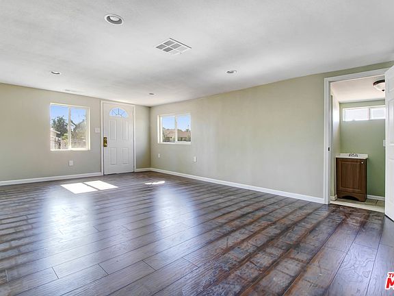 3rd image of 26082 Cypress St