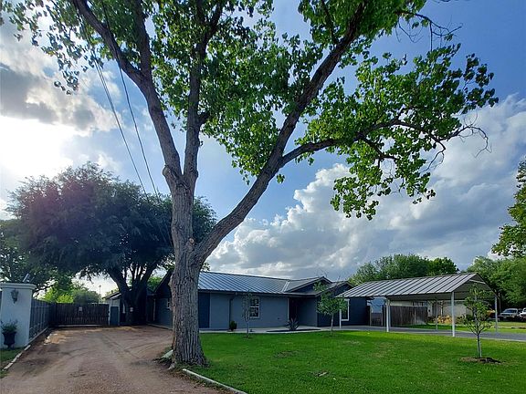3rd image of 209 Green Pasture