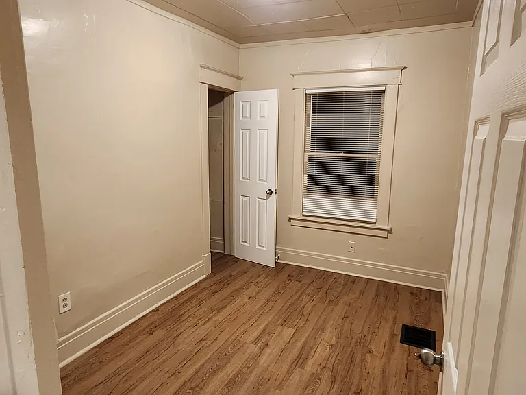 204 Winspear Ave #2 — Photo 11