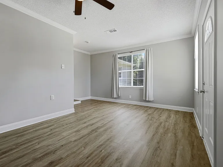 2 Mississippi Dr — Photo 3