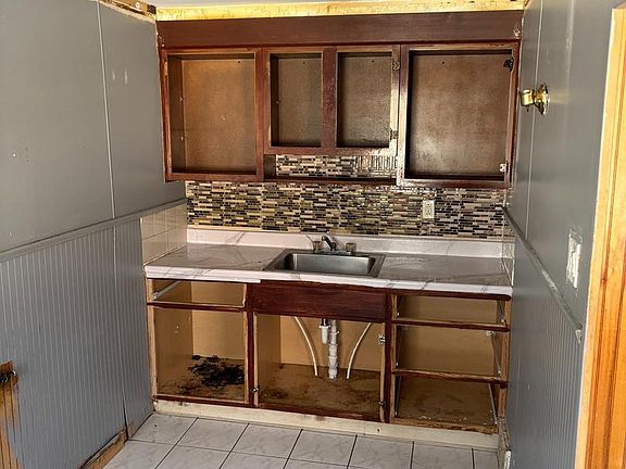 4th image of 1213 Crestview Rd