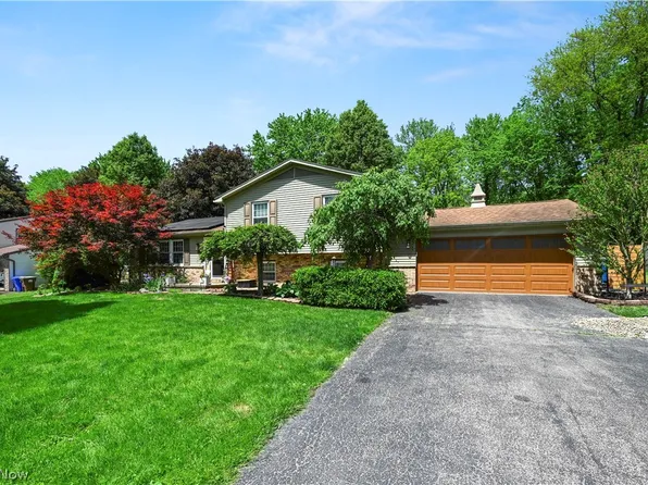 8441 Carriage Hill Dr NE, Warren, OH 44484