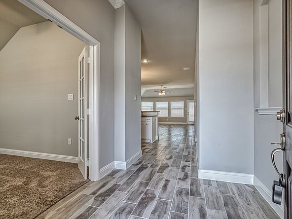 3rd image of 207 Gardenia Dr