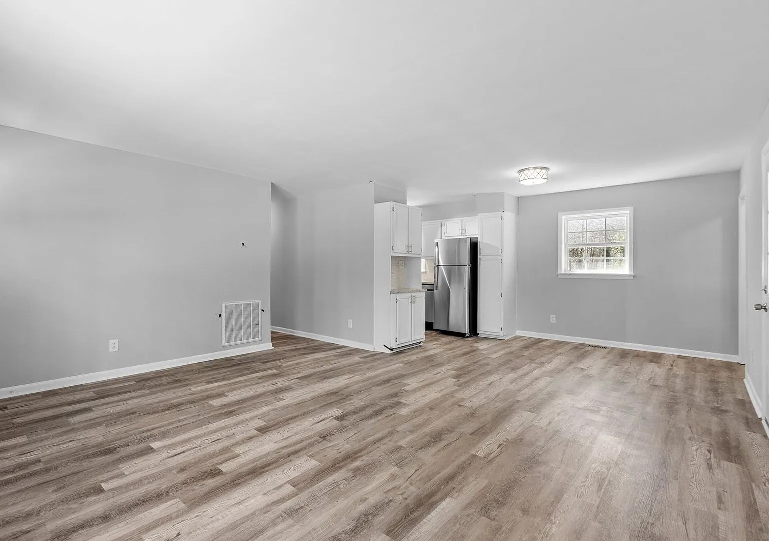 3 Bedroom Single Family Home — Photo 2
