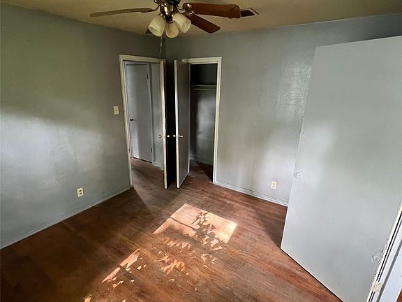 4th image of 2728 Hillcrest Ave