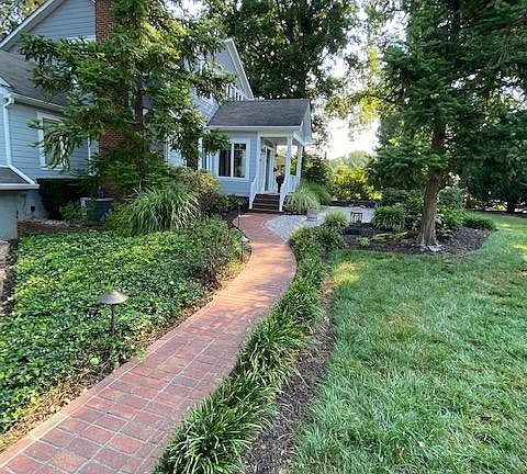 Front yard - walk to the main entrance